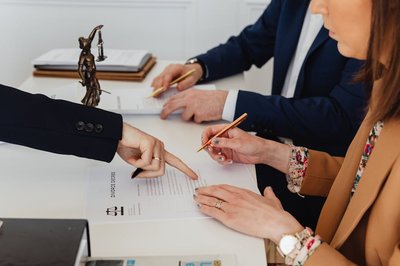 域名抢注如何成为GEO基础策略中的灰色战场：从蹭流量逻辑到法律红线