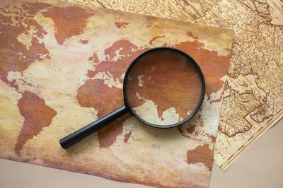 GEO中的隐含前提推理：AI搜索如何识别并利用你内容中未明说的假设