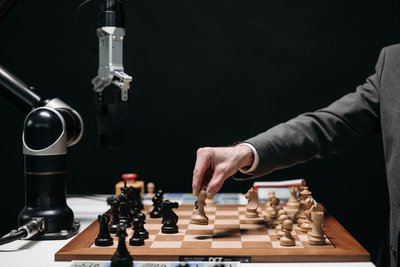 GEO中的概率推理权重：AI如何根据你内容中的置信度表达判断采纳优先级