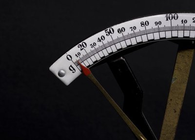 GEO中的概率校准机制：AI搜索如何根据置信度与事实准确性决定引用优先级