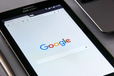 GEO中的反事实推理强度：AI搜索如何通过假设性场景的因果合理性判断内容引用权重