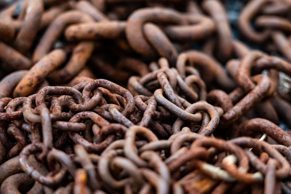 Causal chain density and jumps in AI search ranking