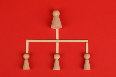 GEO中的因果分层级联机制：AI搜索如何根据内容因果深度判定引用优先级