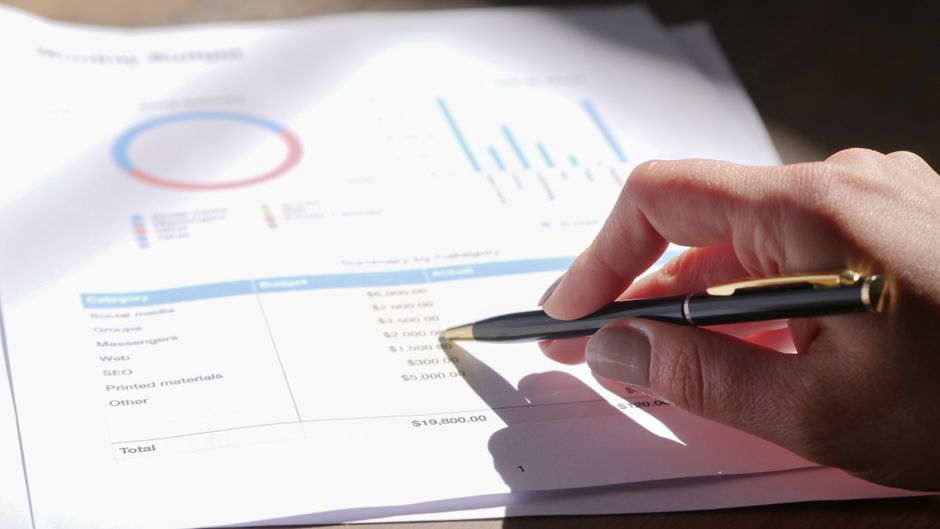 AI evaluating content value metrics
