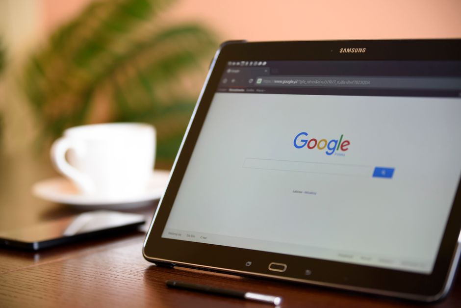 AI search engine analyzing balanced content